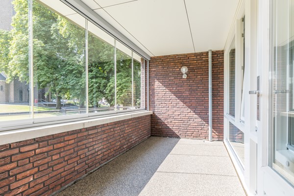 Foto - Te koop: In een fraai, modern wooncomplex "Heiderveste", midden in het hart van Heerlerheide, op loopafstand van een winkelcentrum; ligt dit ruime, luxe appartement op de 1e verdieping (2e woonlaag).